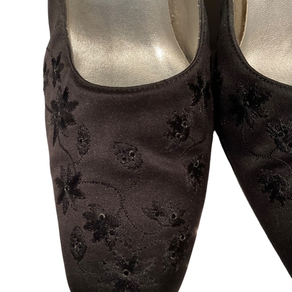 No Brand Women’s Black Satin embellished heels. Size 7.5M - Picture 7 of 9